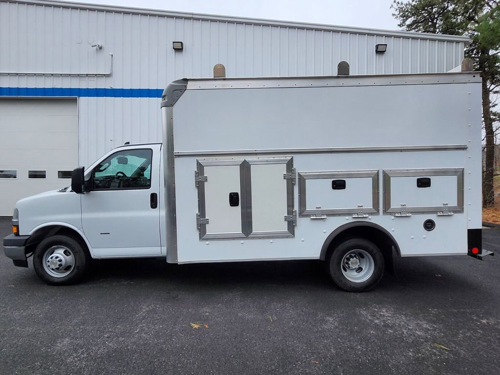 Used 2022 Chevrolet Express 3500 w/ Power Convenience Package image 2