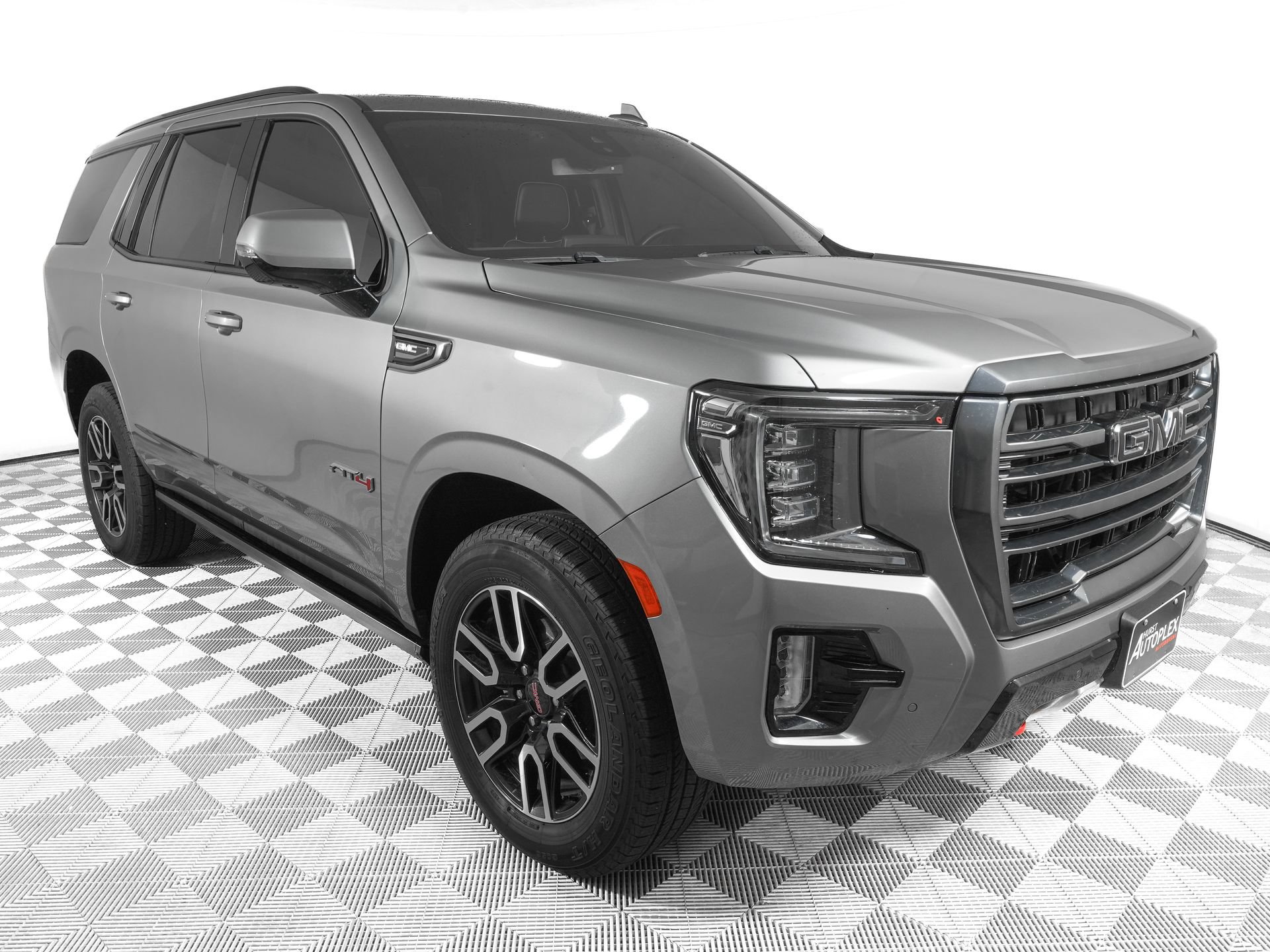 Used 2023 GMC Yukon AT4 AWD/4WD image 2