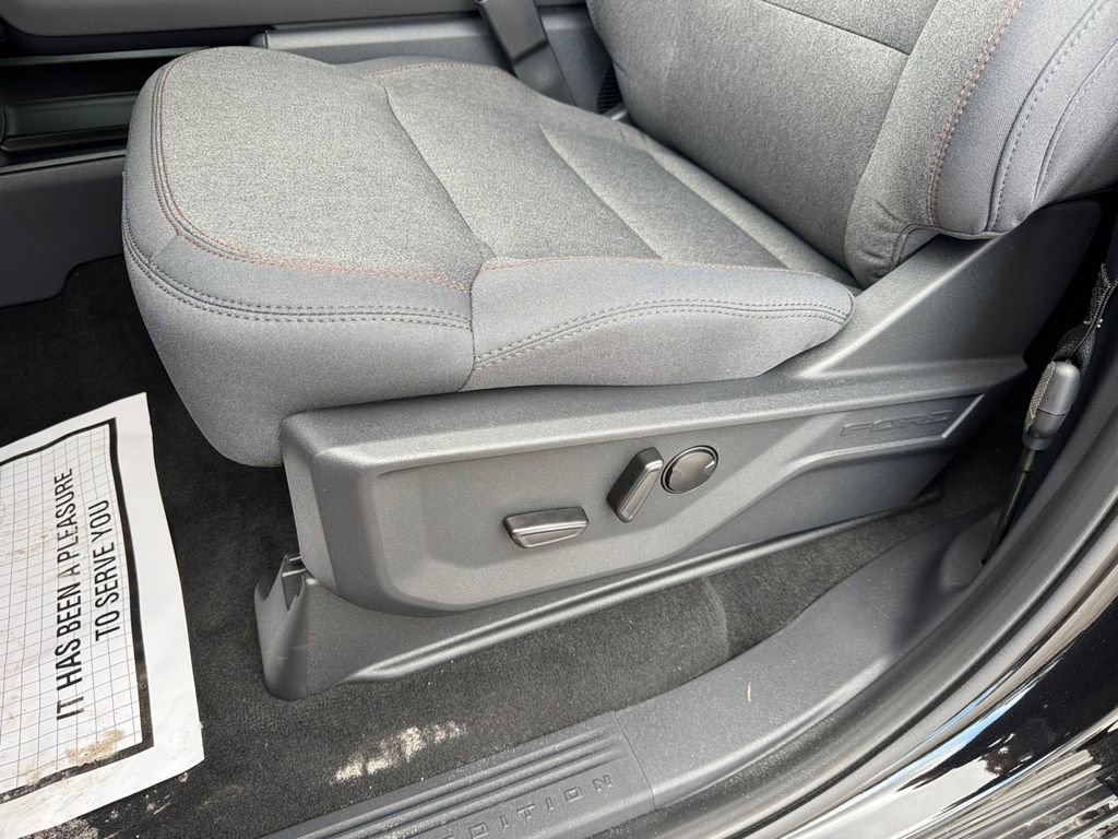 New 2025 Ford Expedition Active image 29