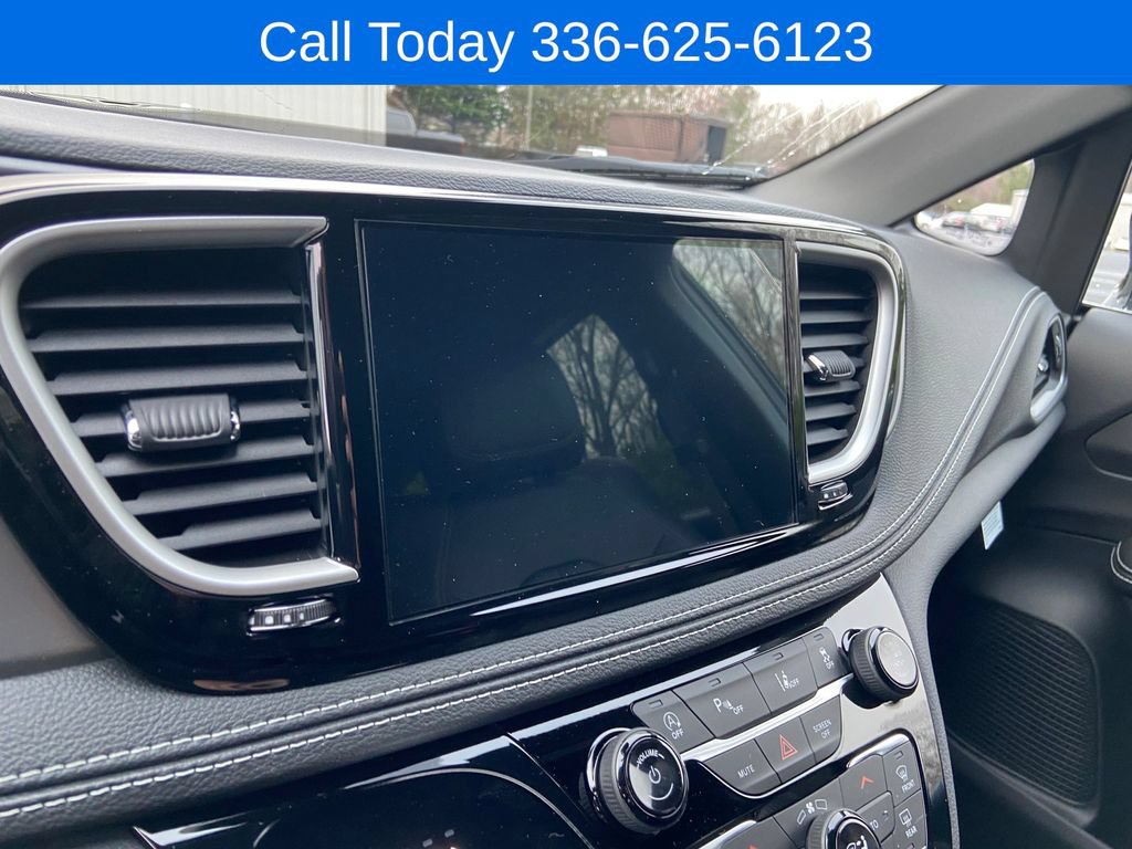 New 2026 Chrysler Pacifica Select FWD image 19