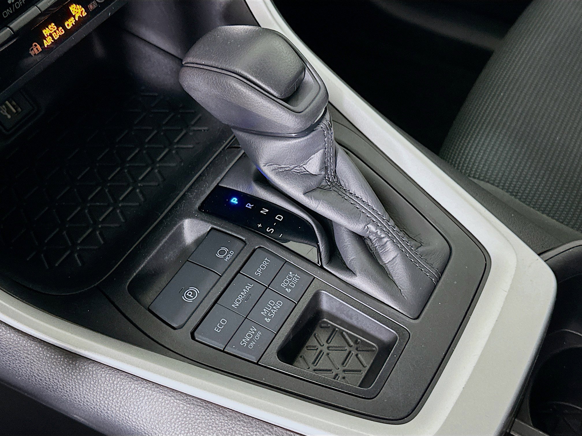 Used 2024 Toyota RAV4 LE image 23