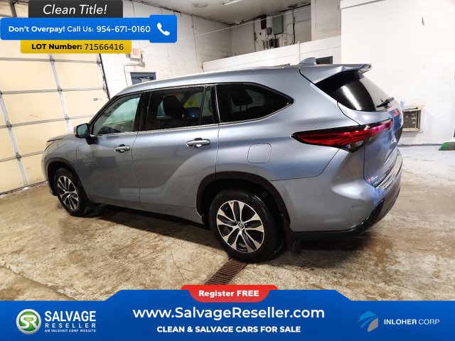 Used 2020 Toyota Highlander XLE AWD/4WD image 3