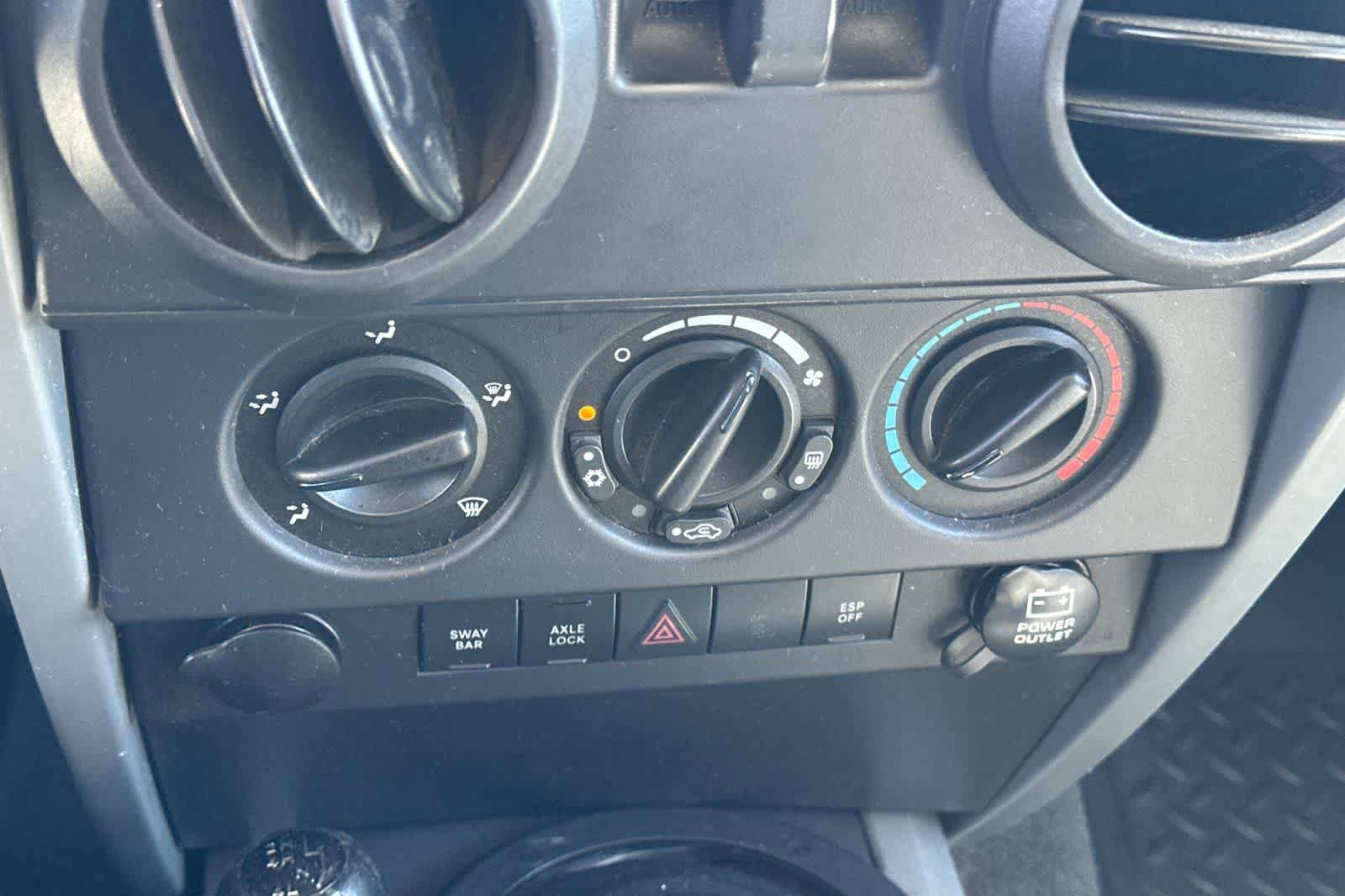 Used 2007 Jeep Wrangler Rubicon w/ Dual Top Group AWD/4WD image 19