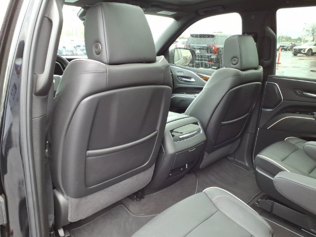 Used 2024 Cadillac Escalade Premium Luxury AWD/4WD image 15