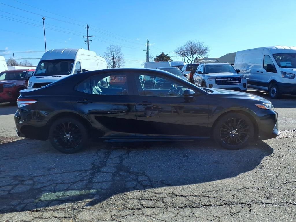 Used 2020 Toyota Camry SE image 6