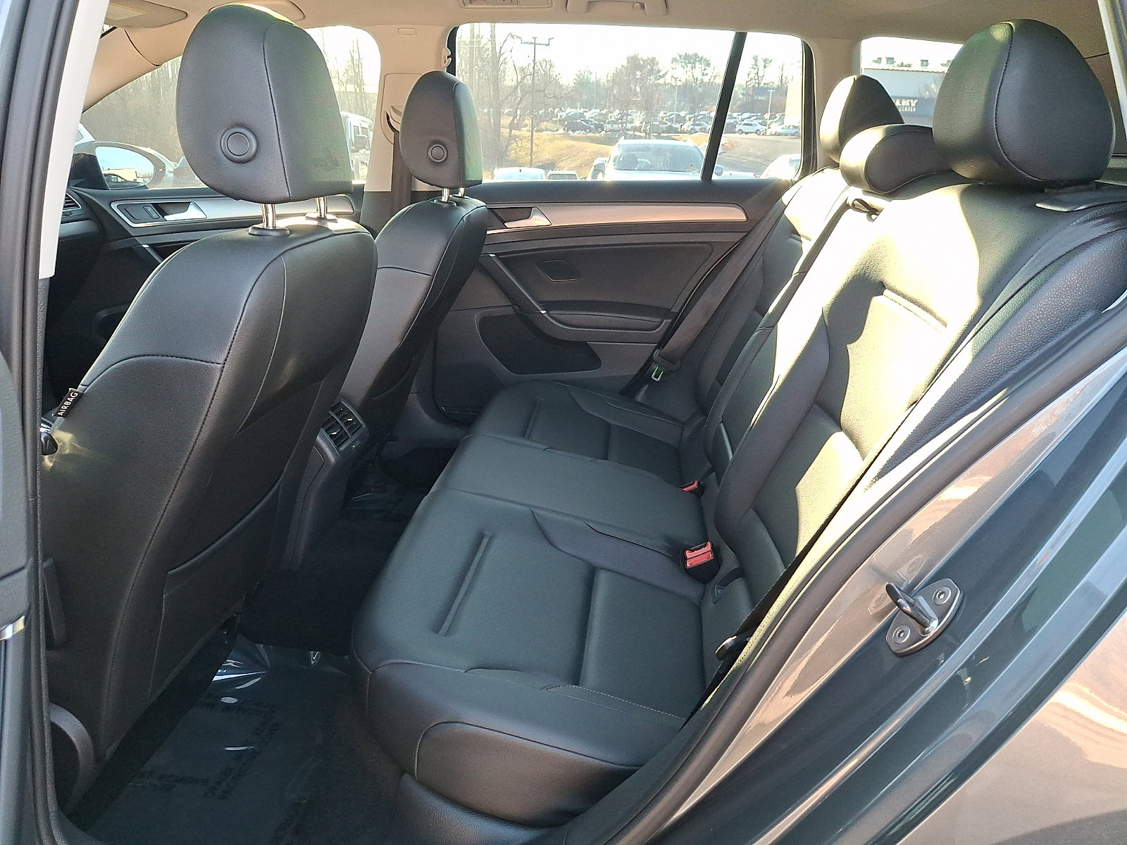 Used 2016 Volkswagen Golf SE image 10