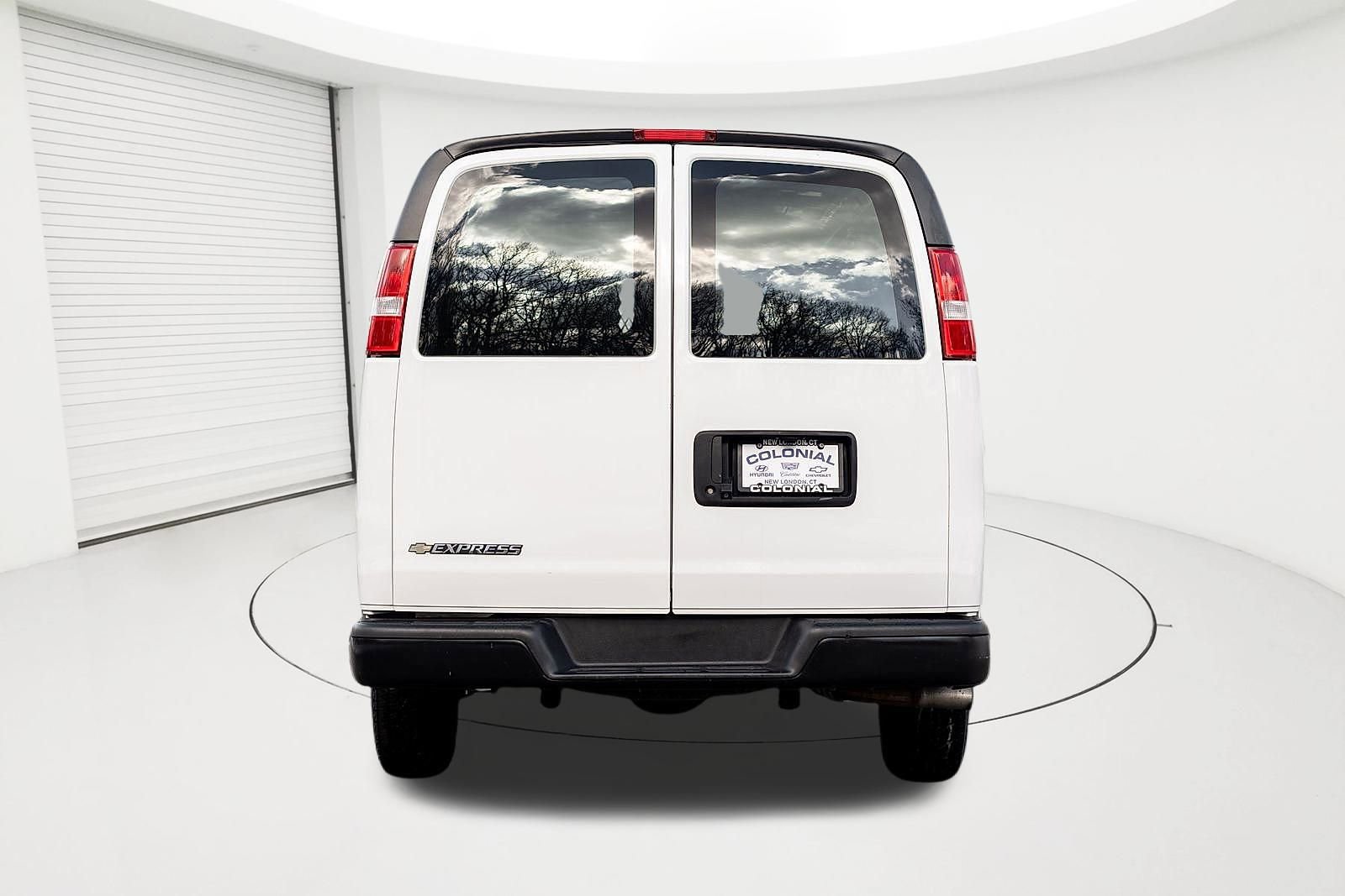 Certified 2022 Chevrolet Express 2500 Extended w/ Driver Convenience Package image 4