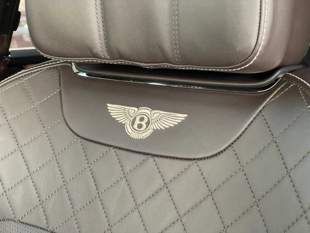 Used 2018 Bentley Bentayga Onyx Edition AWD/4WD image 6