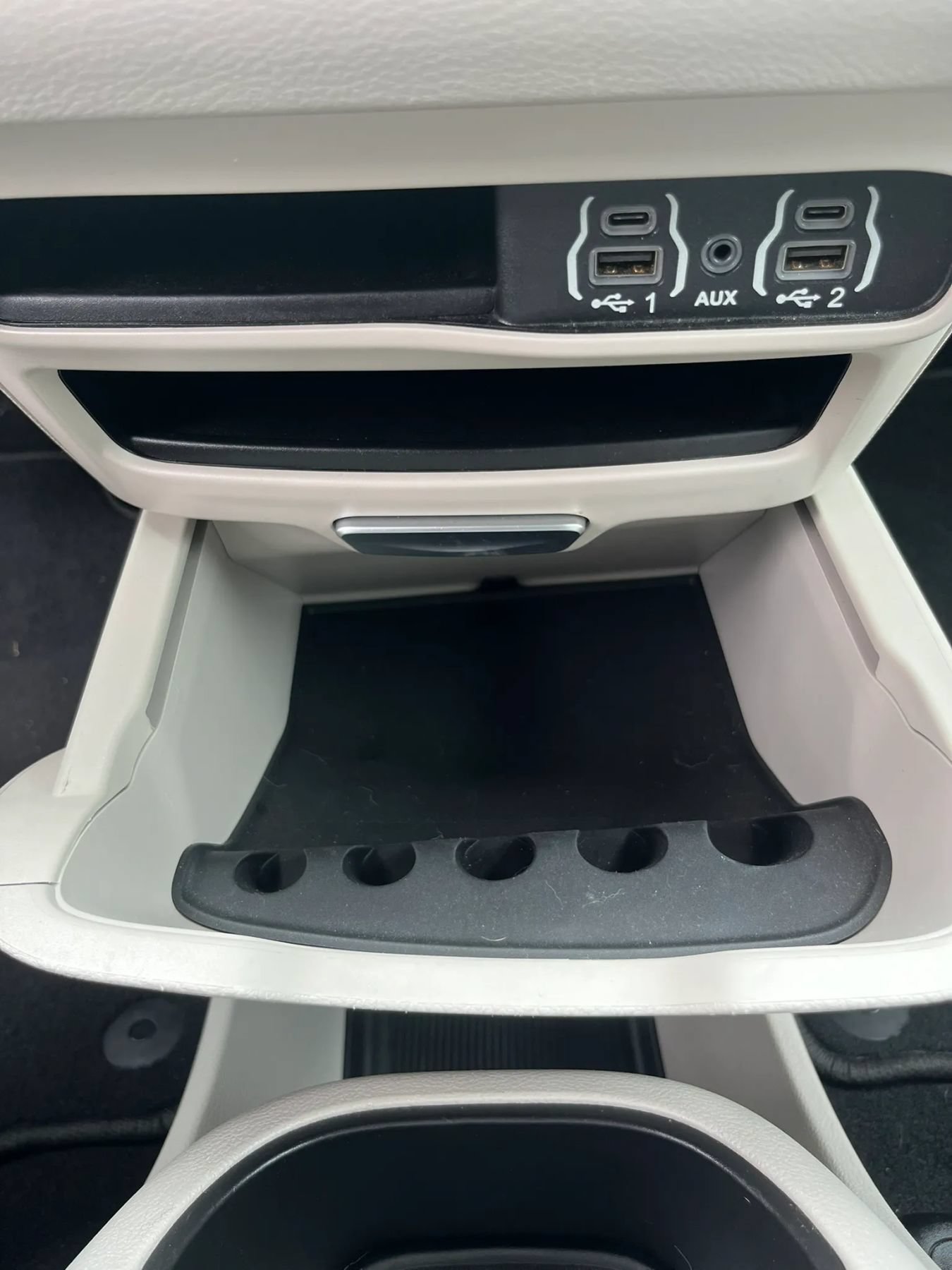 Used 2023 Chrysler Pacifica Touring-L FWD image 33