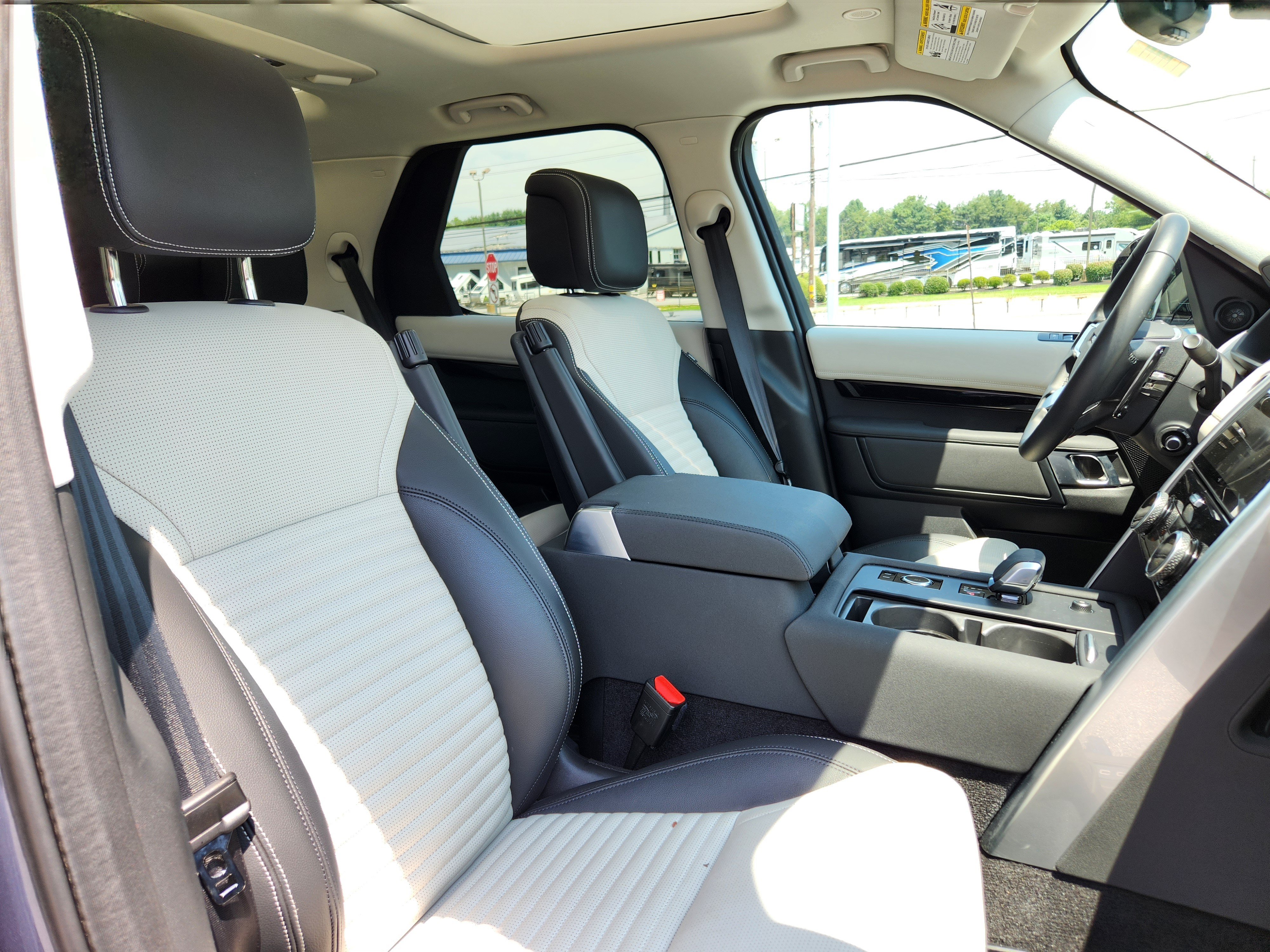 Certified 2025 Land Rover Discovery S AWD/4WD image 16