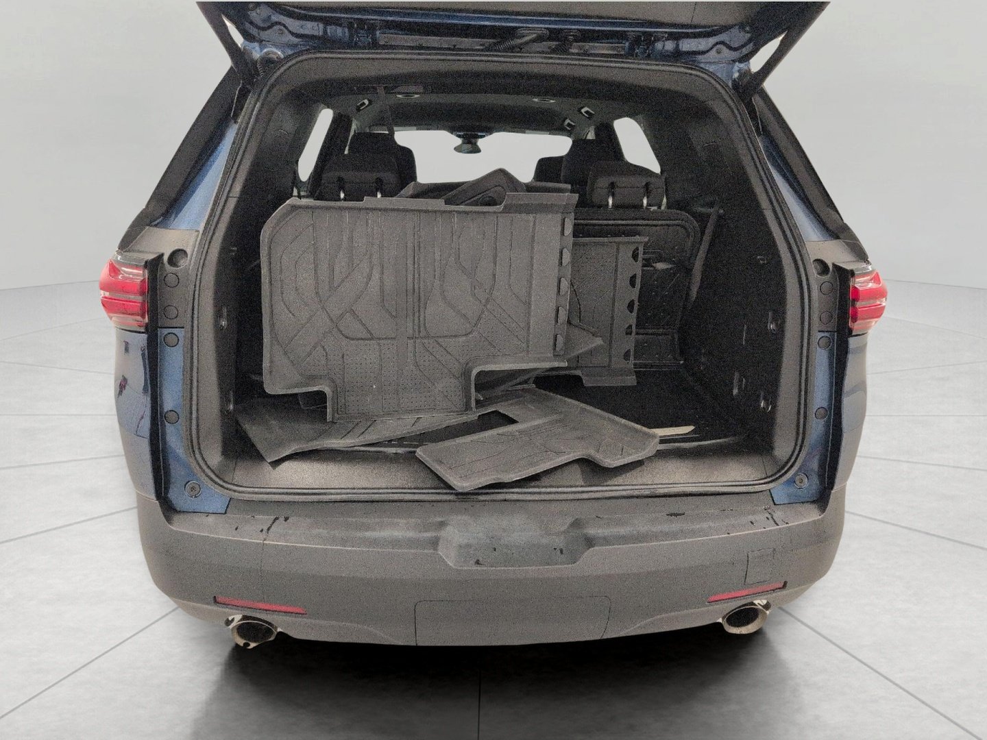Used 2023 Chevrolet Traverse LT w/ LPO, Floor Liner Package AWD/4WD image 15