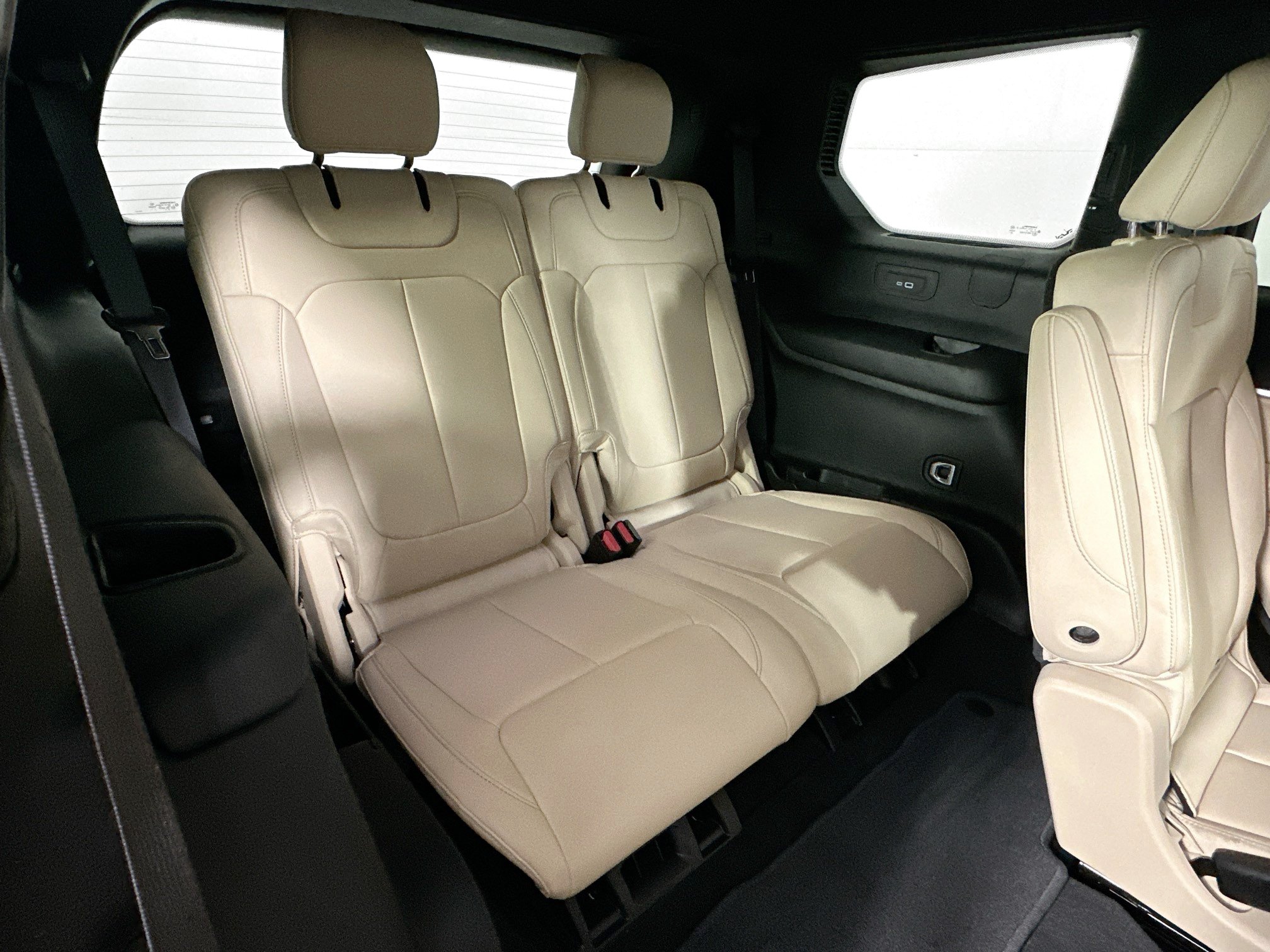 Used 2023 Jeep Grand Cherokee L Limited AWD/4WD image 27