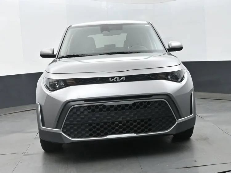 Used 2024 Kia Soul LX w/ Option Group 015 FWD image 2