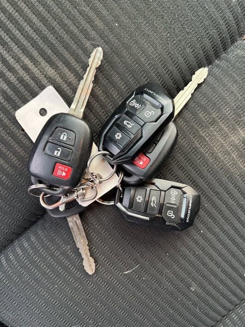 Used 2018 Toyota RAV4 LE image 21