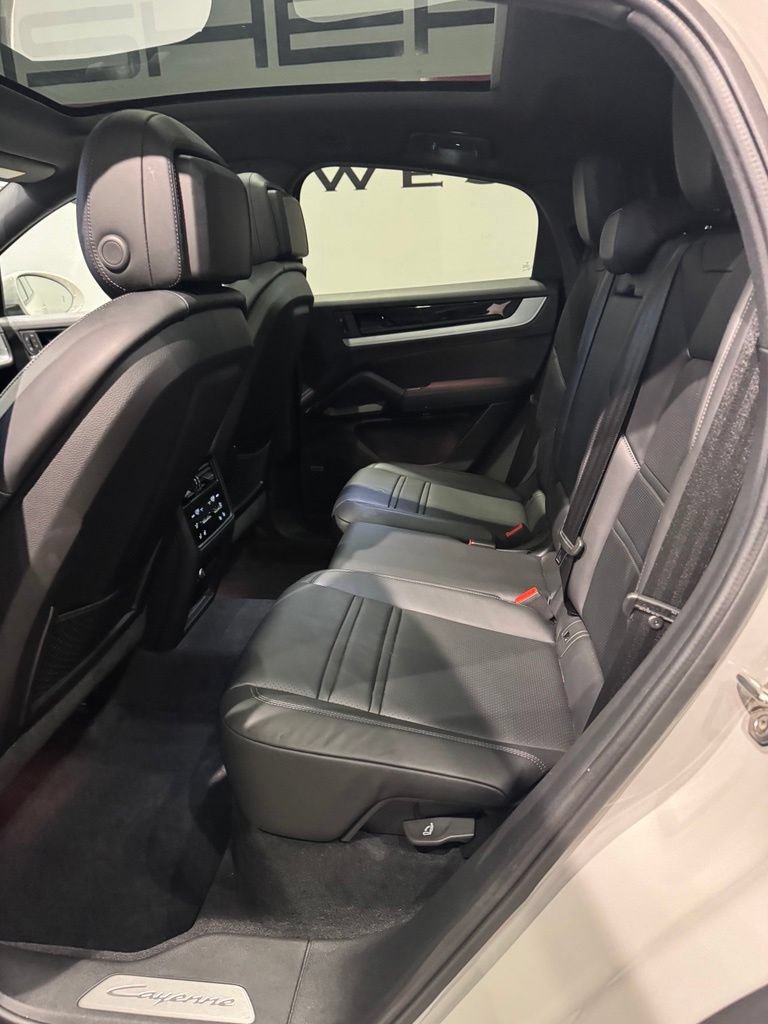 Used 2024 Porsche Cayenne Coupe w/ Premium Package Plus AWD/4WD image 28