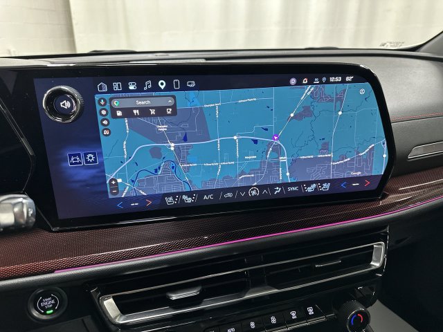 Used 2025 Chevrolet Traverse RS FWD image 12