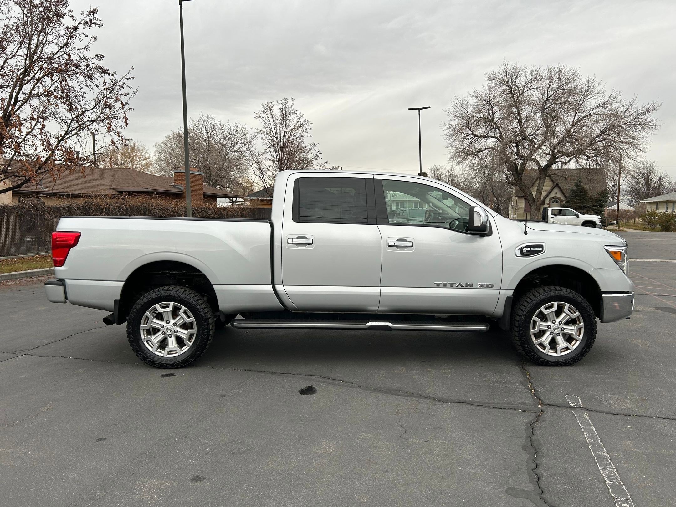 Used 2017 Nissan Titan SL image 6