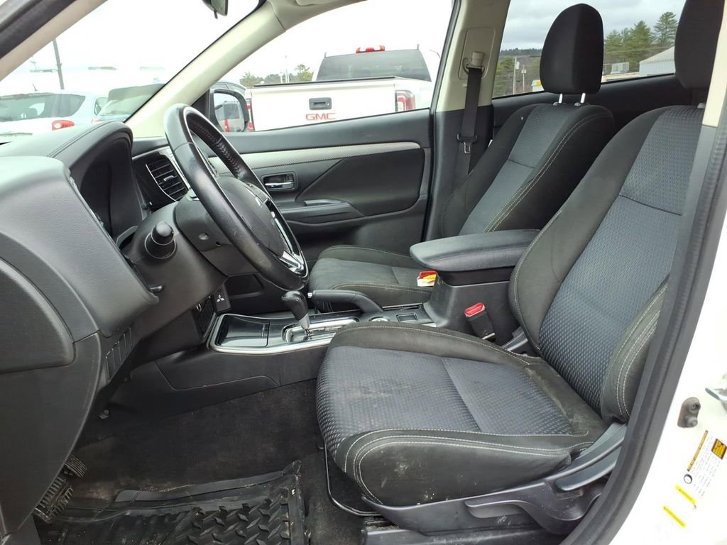 Used 2017 Mitsubishi Outlander ES image 19