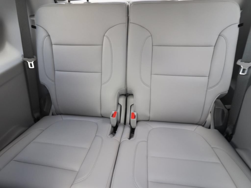 Used 2023 GMC Acadia SLT w/ Technology Package FWD image 17