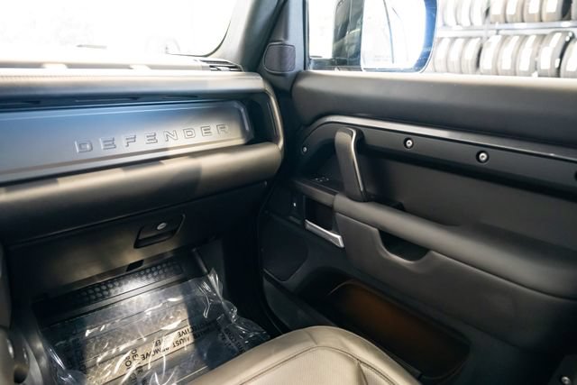 Used 2025 Land Rover Defender 110 V8 AWD/4WD image 11