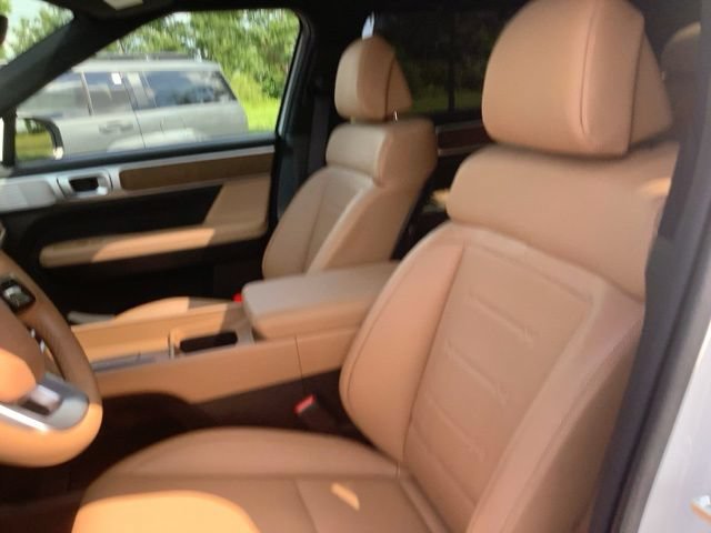 Certified 2025 Hyundai Santa Fe Limited AWD/4WD image 19