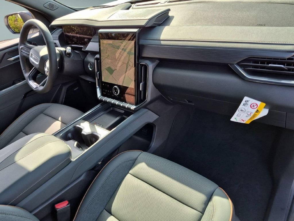 New 2026 GMC Acadia AT4 w/ Luxury Package AWD/4WD image 30