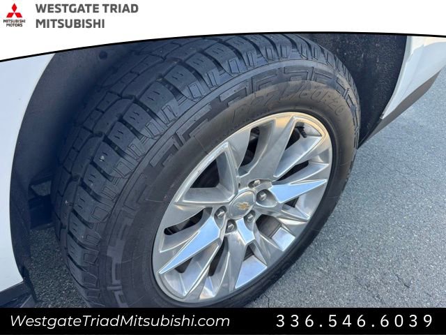 Used 2023 Chevrolet Suburban Premier image 5