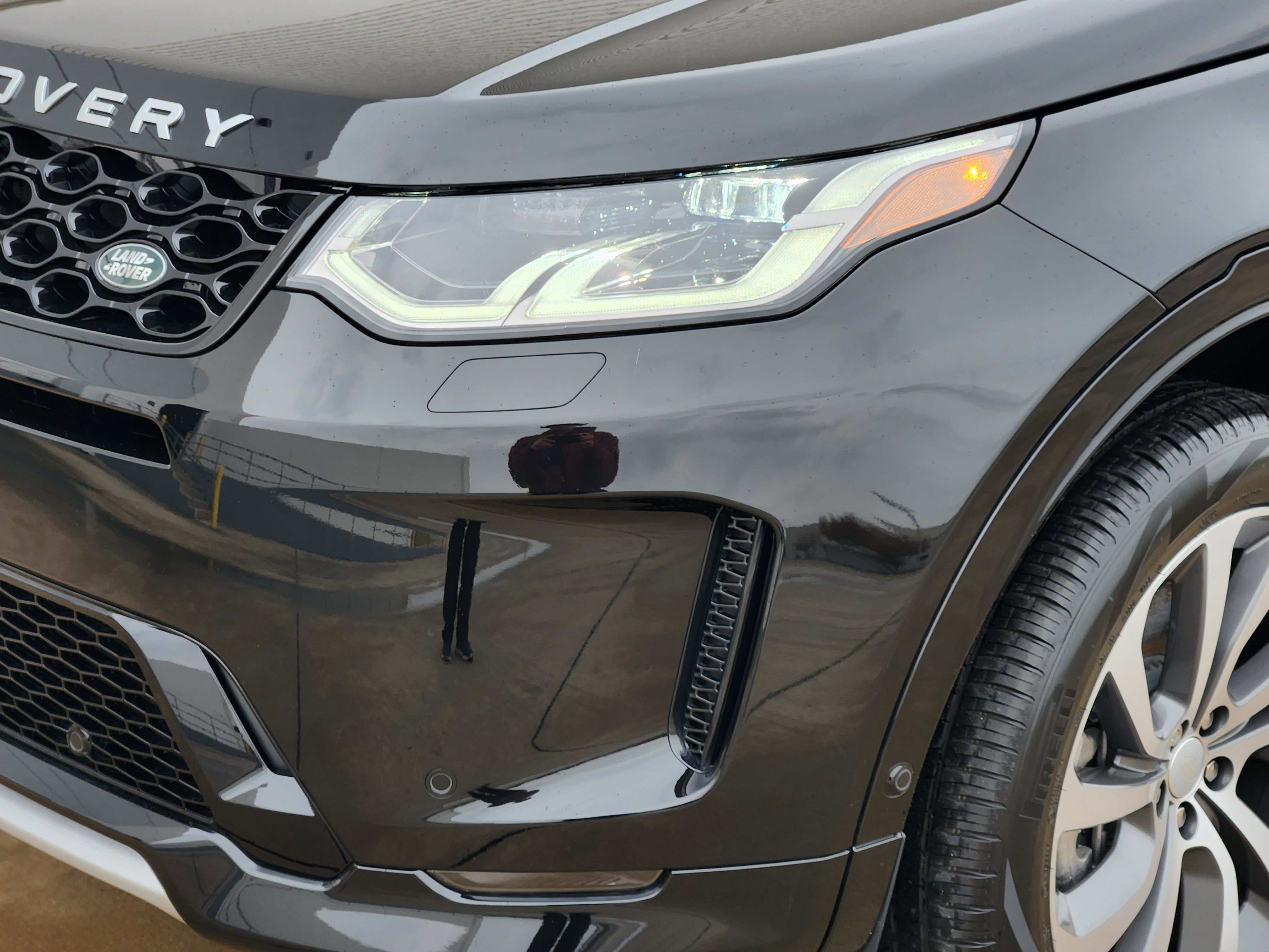 New 2025 Land Rover Discovery Sport S image 9