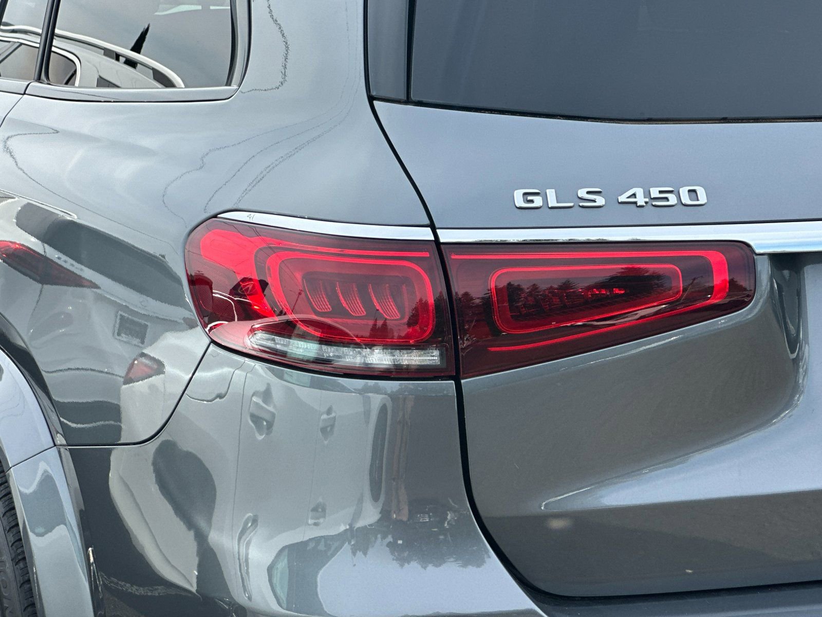 Used 2022 Mercedes-Benz GLS 450 4MATIC w/ AMG Line Exterior image 27