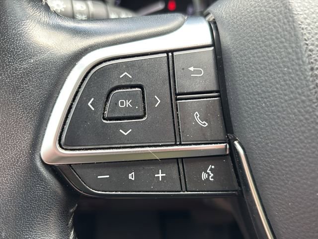 Used 2020 Toyota Highlander XLE FWD image 19