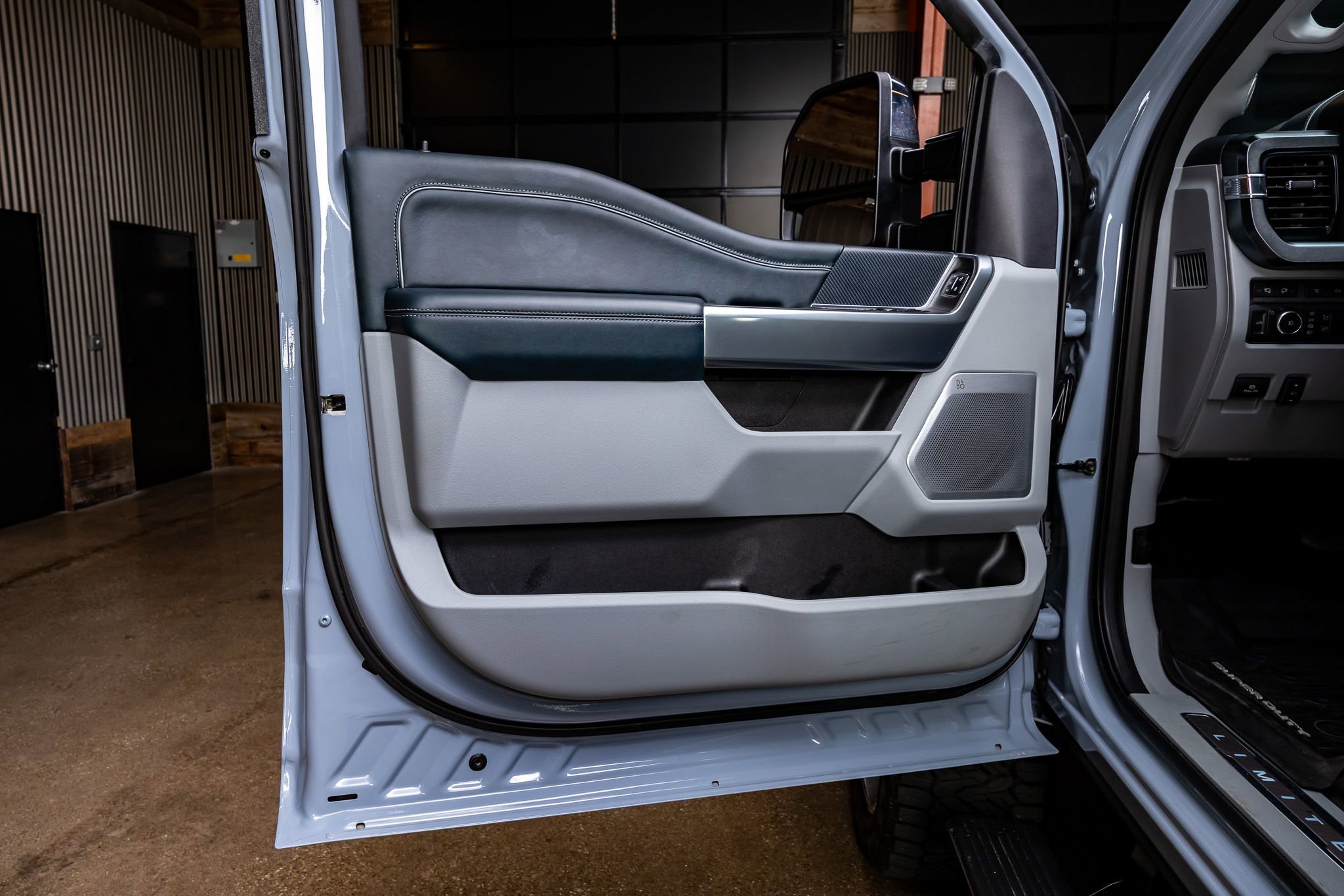 Used 2024 Ford F250 Limited w/ FX4 Off-Road Package image 36