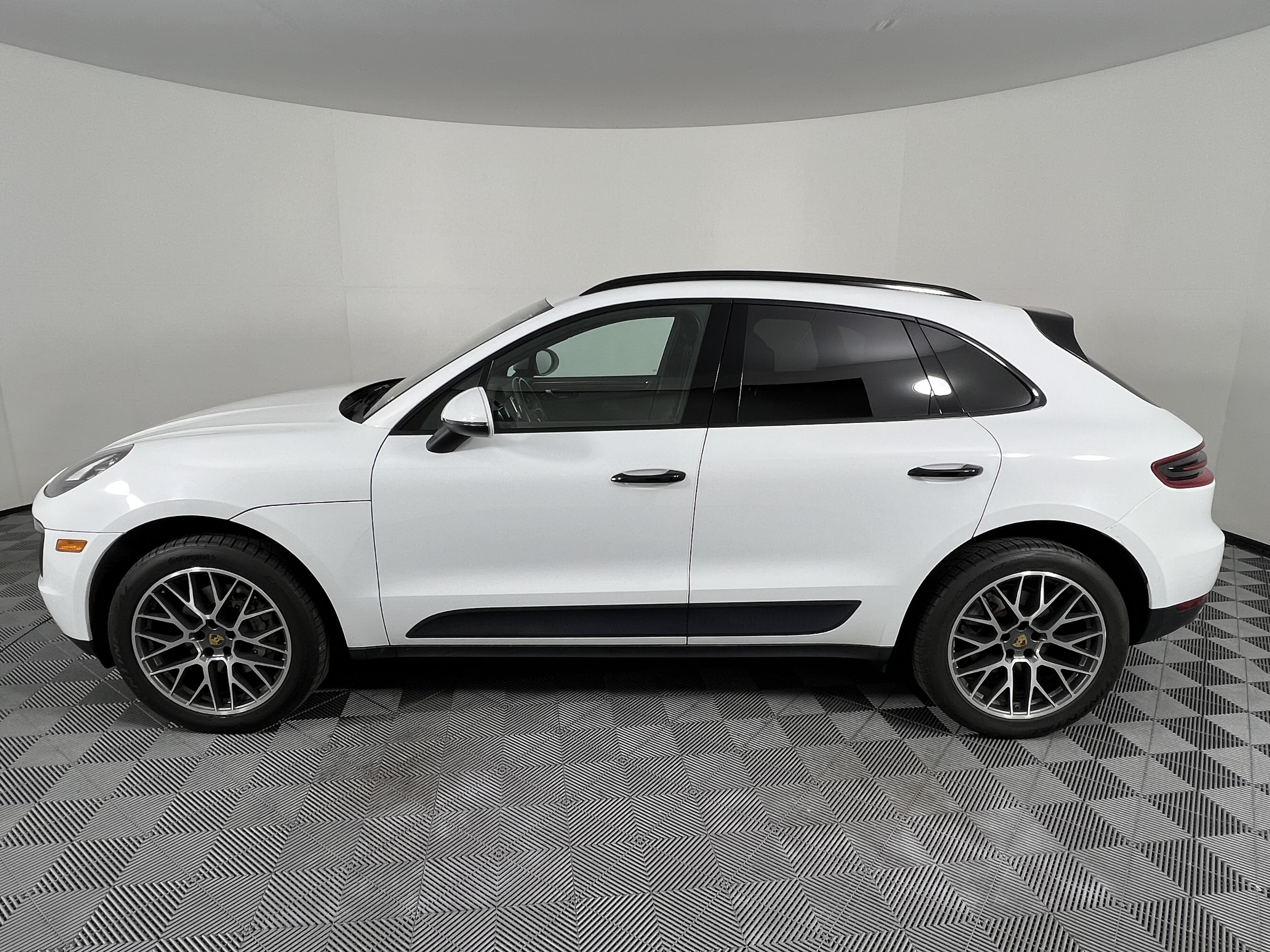 Used 2018 Porsche Macan S AWD/4WD image 9
