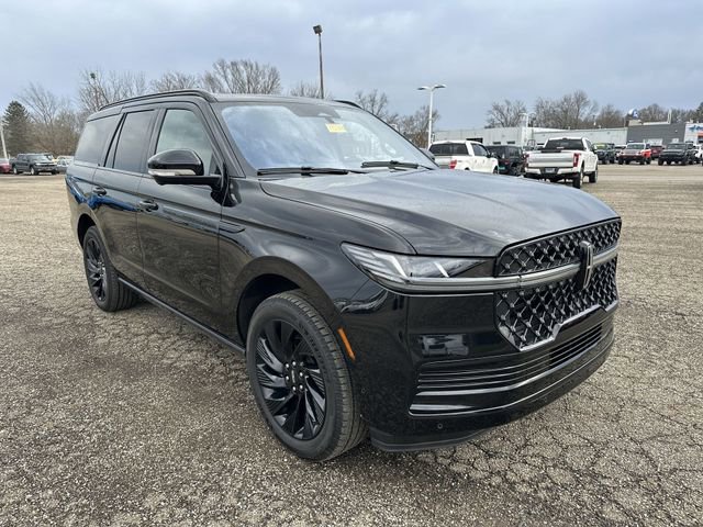 Used 2025 Lincoln Navigator Reserve w/ Jet Appearance Package image 11