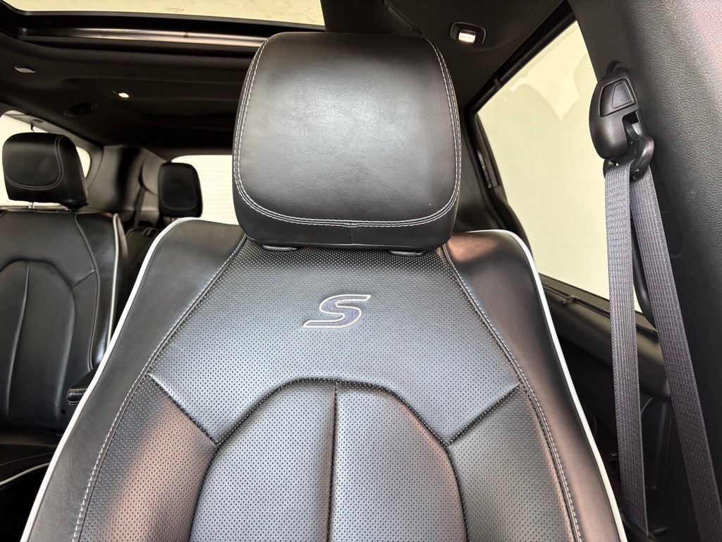 Used 2025 Chrysler Pacifica Limited FWD image 34