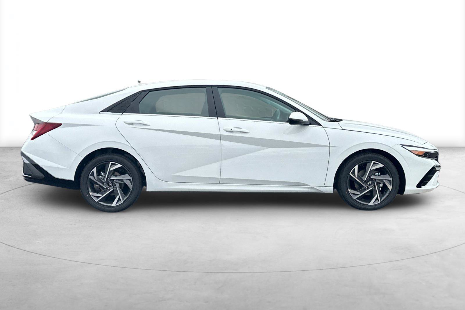 New 2026 Hyundai Elantra Limited FWD image 7
