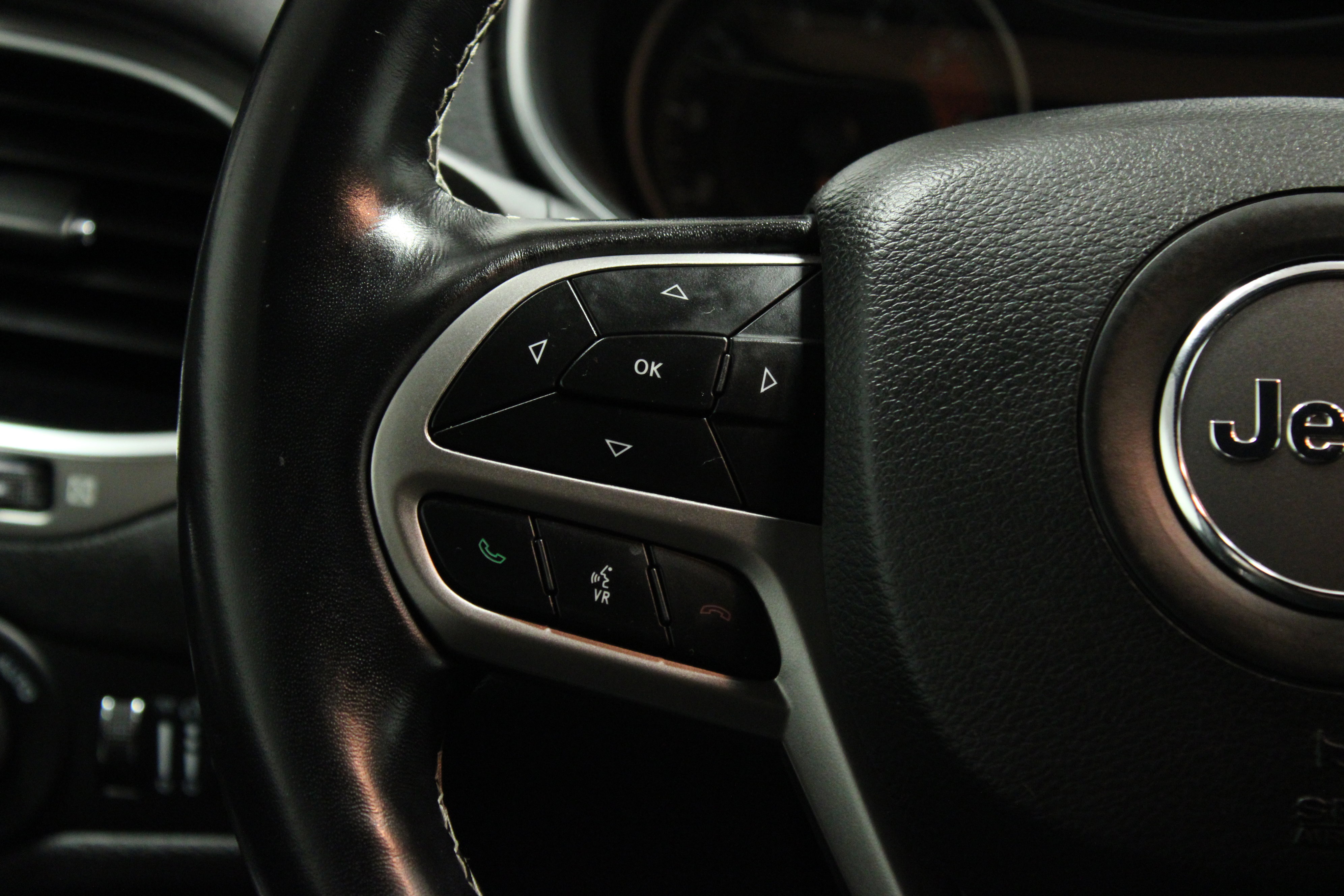 Used 2021 Jeep Cherokee Latitude Lux 80th Anniv w/ Quick Order Package 26U 80TH image 22