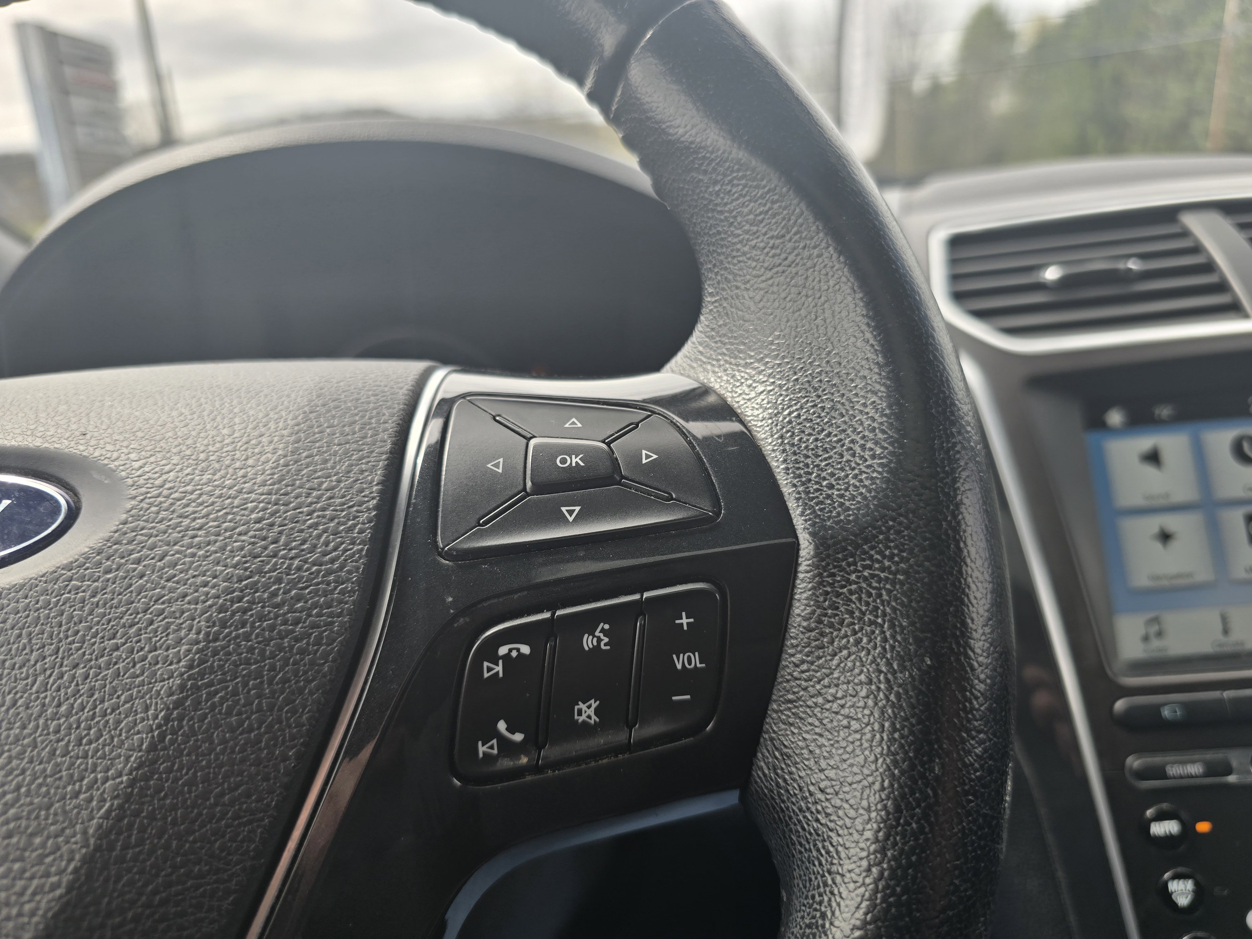 Used 2017 Ford Explorer Limited image 19