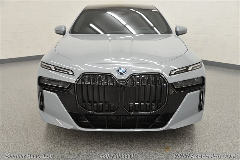 Used 2025 BMW 750e xDrive w/ Premium Package AWD/4WD image 5
