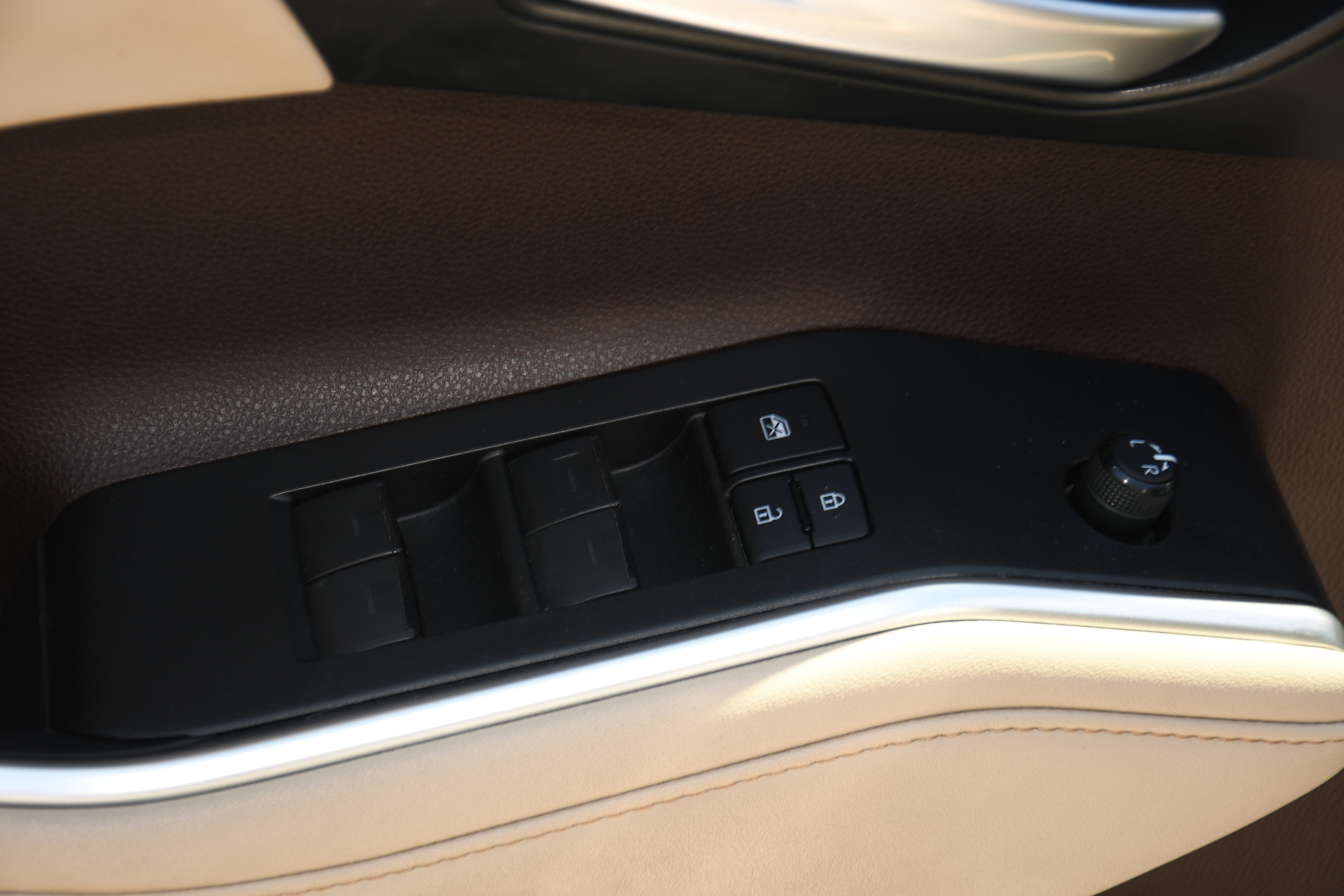 Certified 2020 Toyota Highlander XLE AWD/4WD image 11