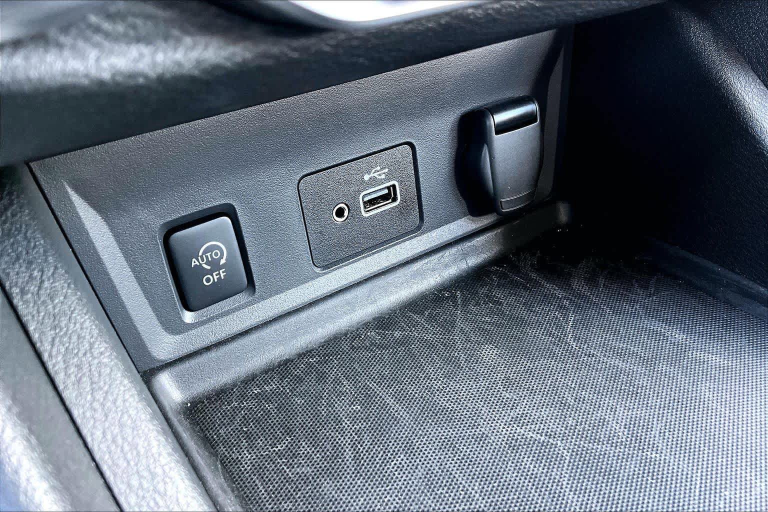 Used 2025 Nissan Sentra S image 32