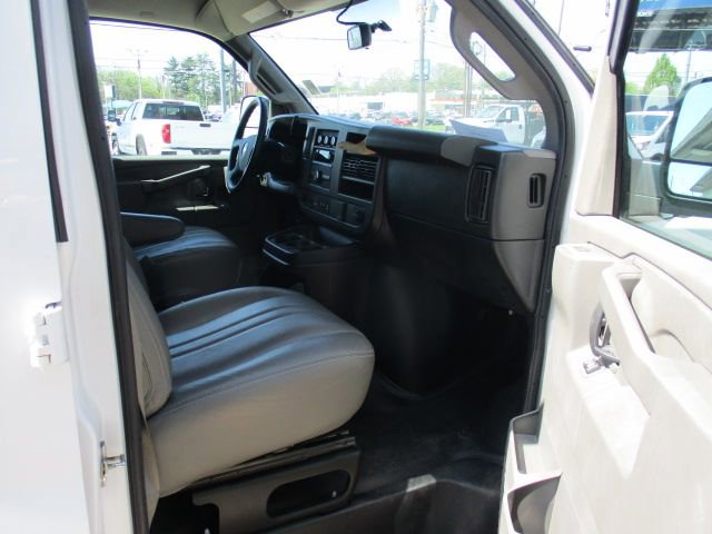 Used 2020 Chevrolet Express 2500 w/ Driver Convenience Package RWD image 4