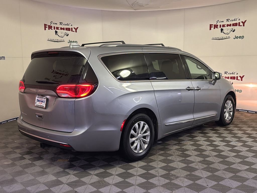 Used 2018 Chrysler Pacifica Touring-L Plus image 8