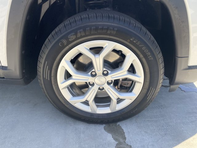 Used 2024 Jeep Compass Latitude AWD/4WD image 32