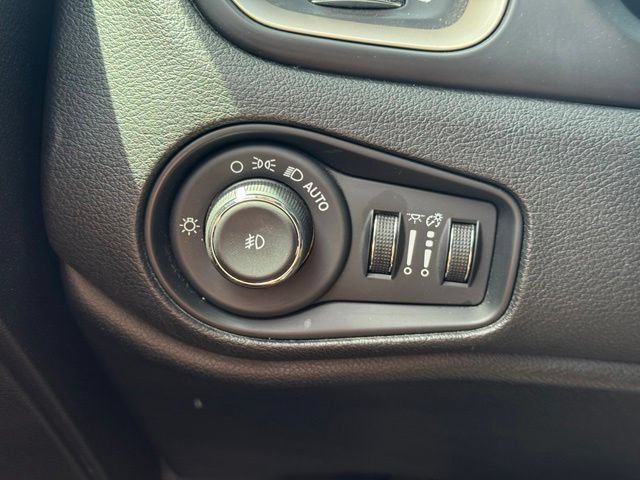 Used 2016 Jeep Renegade Limited AWD/4WD image 33