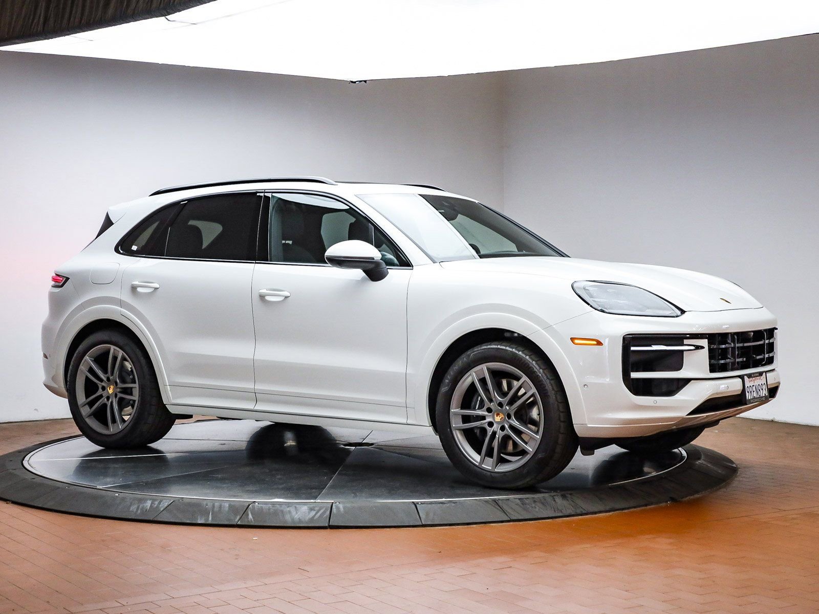 Certified 2025 Porsche Cayenne image 15