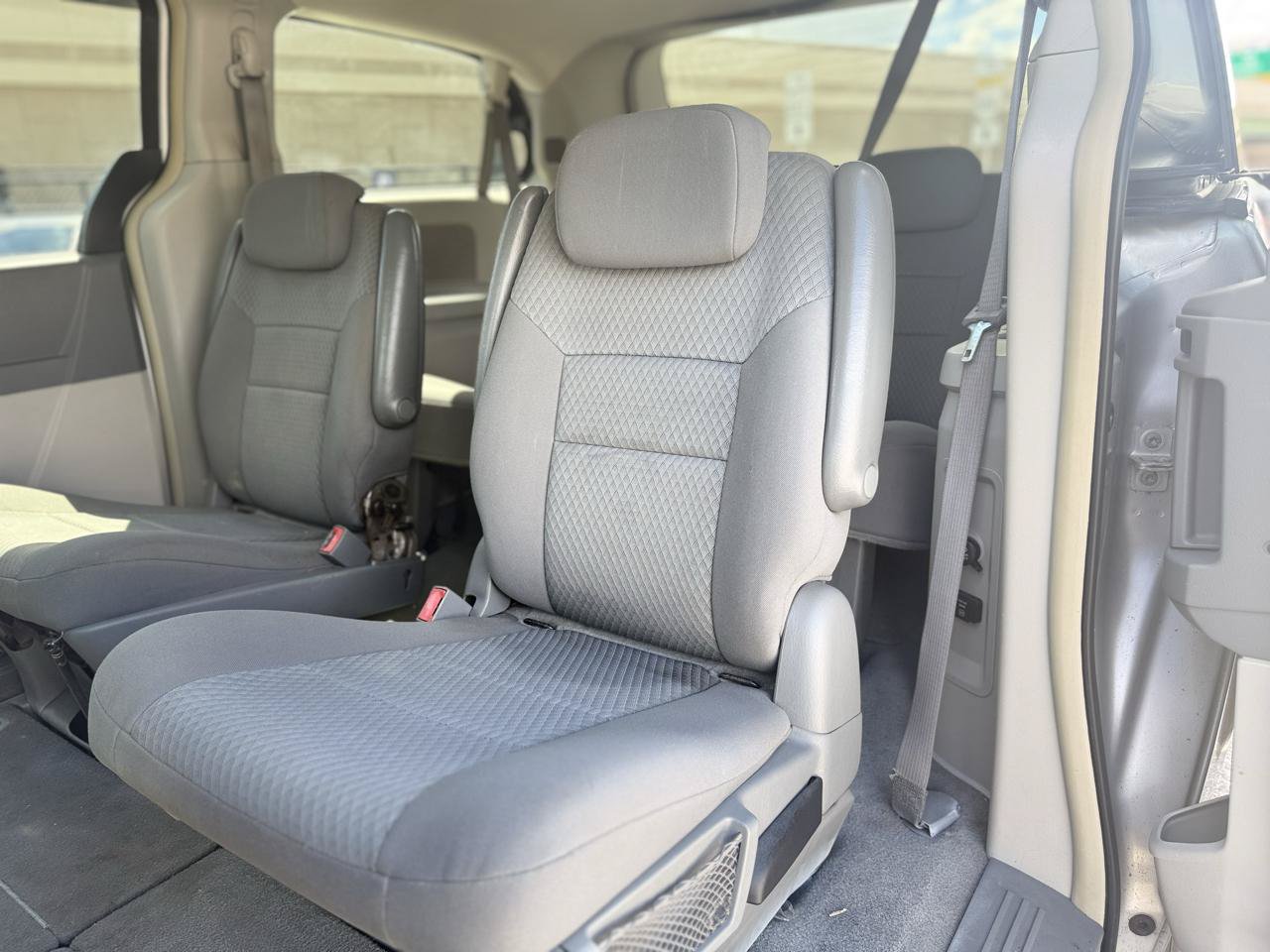 Used 2010 Chrysler Town & Country Touring FWD image 23