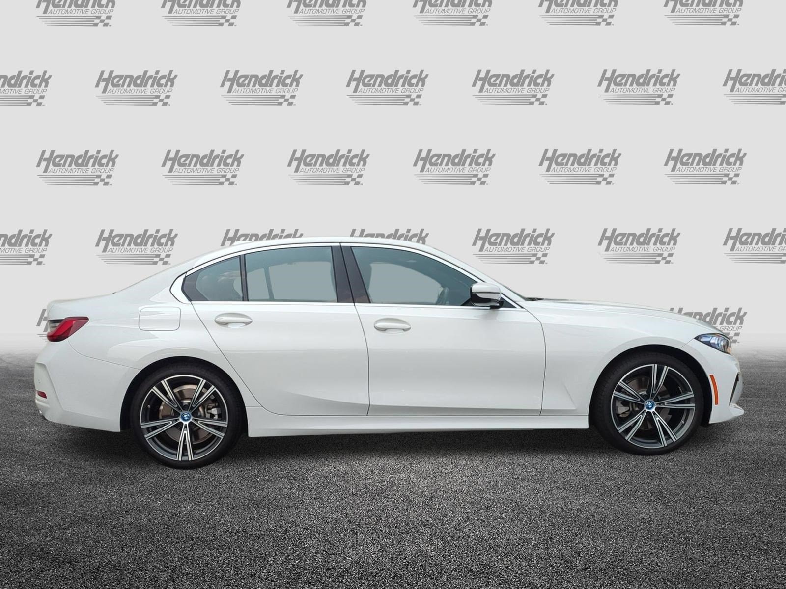 Used 2024 BMW 330e w/ Convenience Package RWD image 11