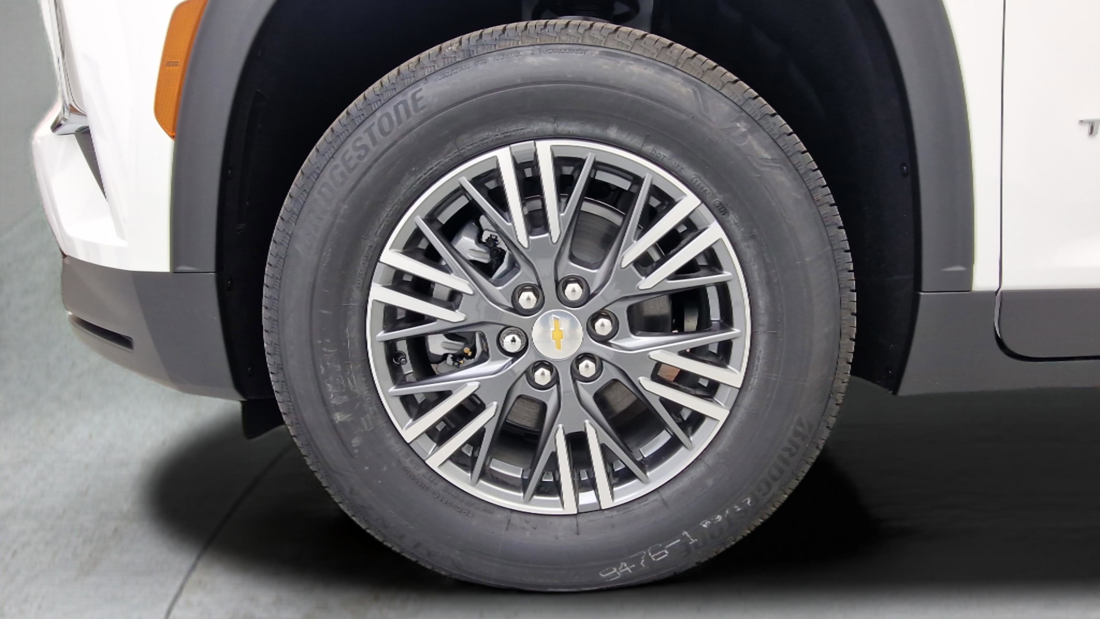 New 2026 Chevrolet Traverse LT w/ Driver Confidence Package FWD image 35