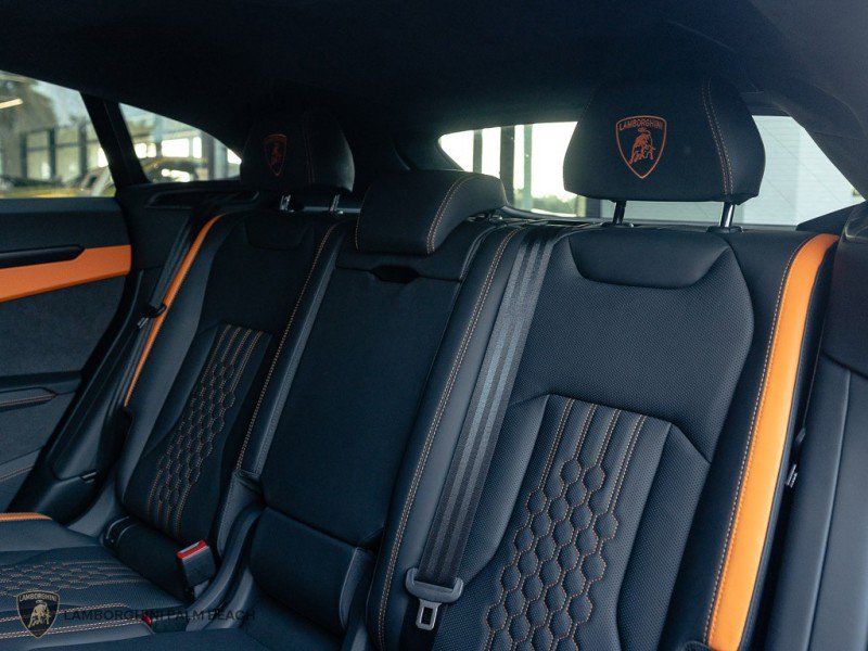 Used 2025 Lamborghini Urus SE image 29