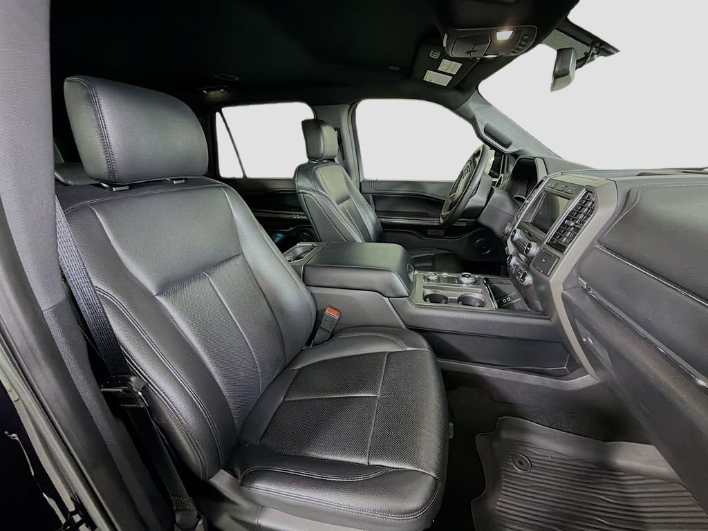 Used 2019 Ford Expedition XLT w/ Equipment Group 202A AWD/4WD image 31